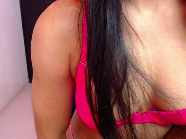 Live sex webcam photo for karol-sweet02 #241085462