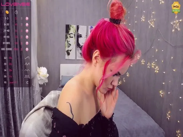 Live sex webcam photo for KerryBlair #255540646