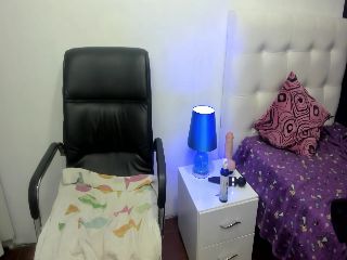 Live sex webcam photo for sexyfox_18 #251834933