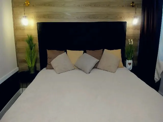Live sex webcam photo for AminaBlack #255518908