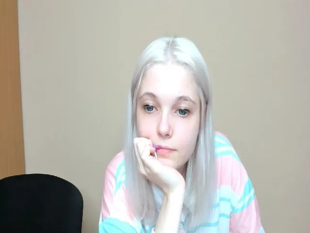 Live sex webcam photo for Liliagold #255411024