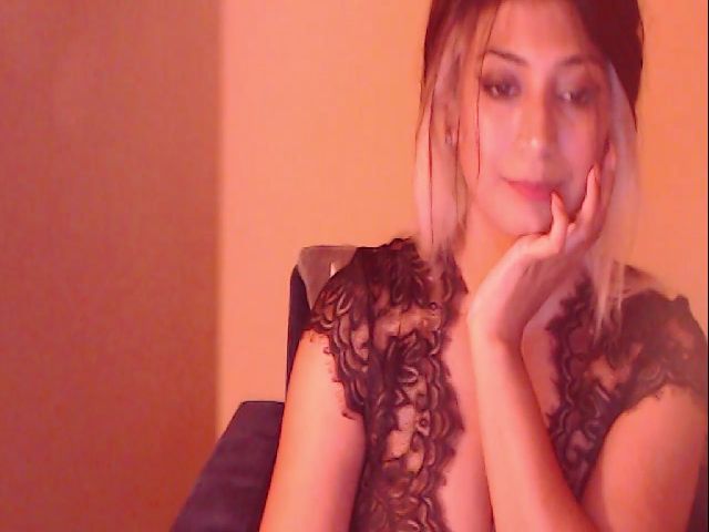 Live sex webcam photo for QUEEN_BELLA #253517701