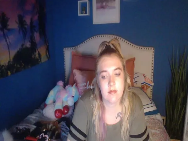 Live sex webcam photo for SnowWhiteXxxx #252372608