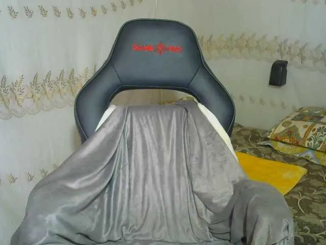 Live sex webcam photo for xxdaryaxx #241263779