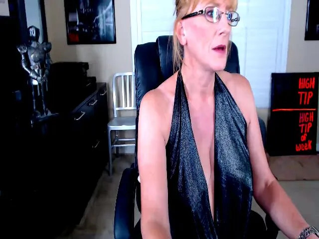 Live sex webcam photo for SummerKnightz #254944243