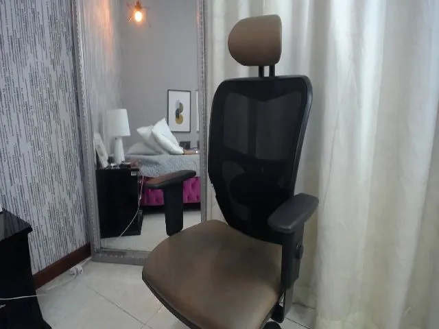 Live sex webcam photo for Charlote_Lush #263995255