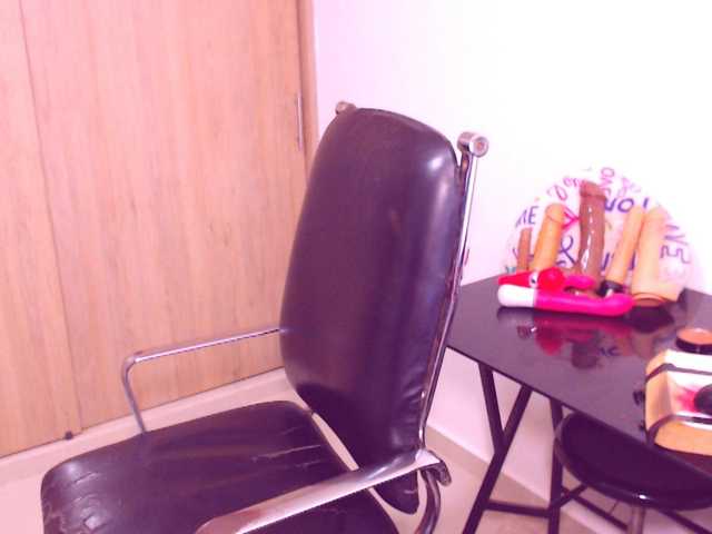 Live sex webcam photo for LizaDouson #252418196