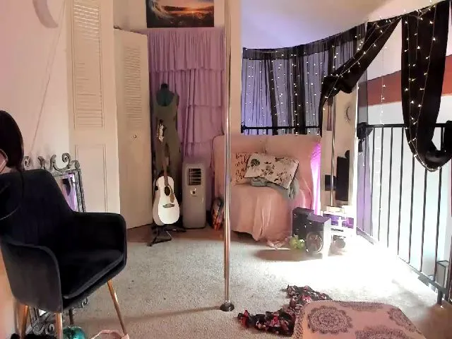 Live sex webcam photo for PetiteJewel #252533419