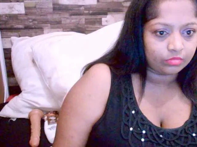 Live sex webcam photo for Indiantasha #287986014