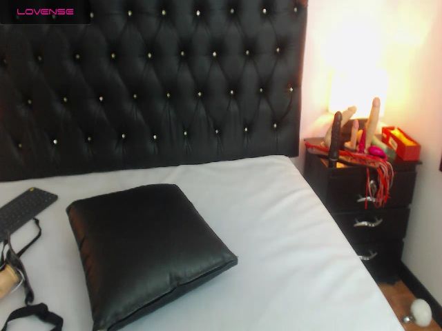 Live sex webcam photo for Shantal_19 #253957391