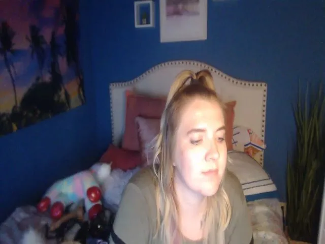 Live sex webcam photo for SnowWhiteXxxx #252358743