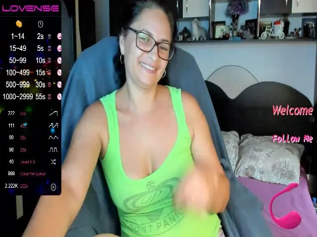 Live sex webcam photo for SquirtyAly69 #262113447