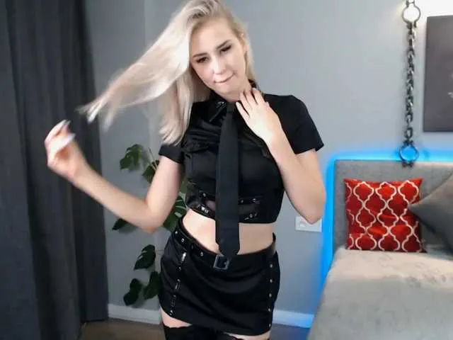 Live sex webcam photo for PrettyKara #263229745