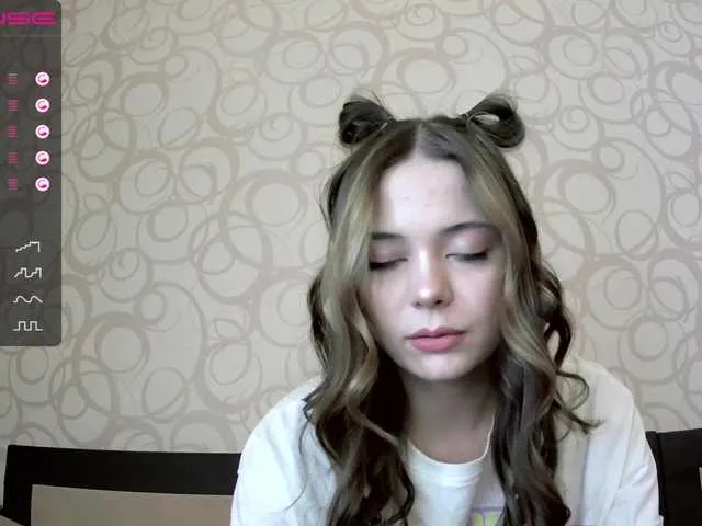 Live sex webcam photo for Roxanne2021 #241420277