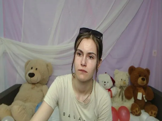 Live sex webcam photo for MollyTravis #254877028