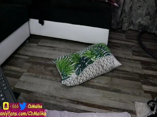 Live sex webcam photo for Malika33 #255747866