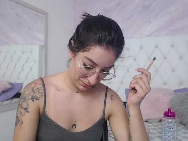 Live sex webcam photo for Karinapuerta #250243421