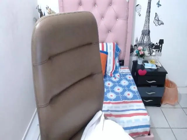 Live sex webcam photo for Camilasweeet_ #264118133