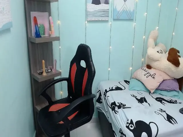 Live sex webcam photo for JENELOTIZZ #261018178