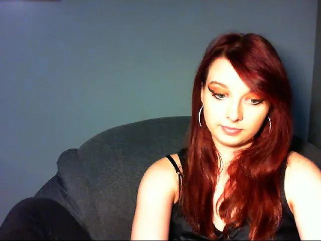 Live sex webcam photo for VirginLuna18 #263192626