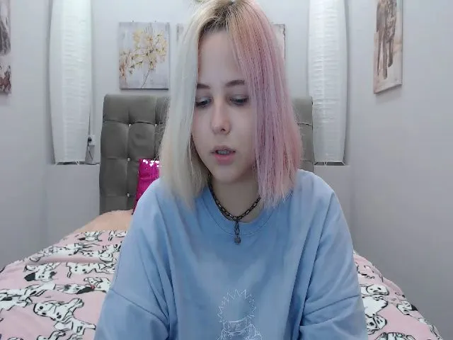 Live sex webcam photo for Helokit #255245832