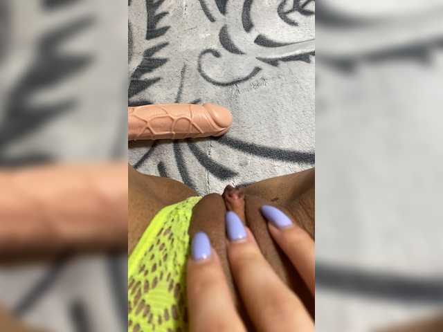 Live sex webcam photo for LolaSyde #250455429