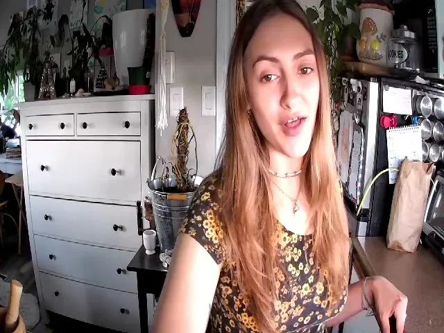 Live sex webcam photo for Sexylexi211 #256402489