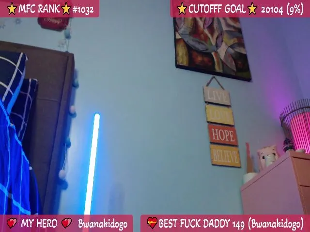 Live sex webcam photo for RedHOTPinay01 #253057865