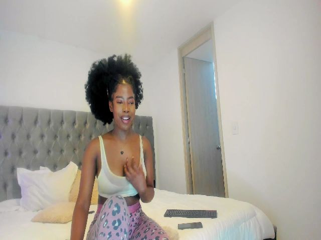Live sex webcam photo for Afro__Goddess #255715044
