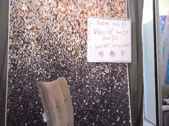 Live sex webcam photo for AzizaRed #253799093