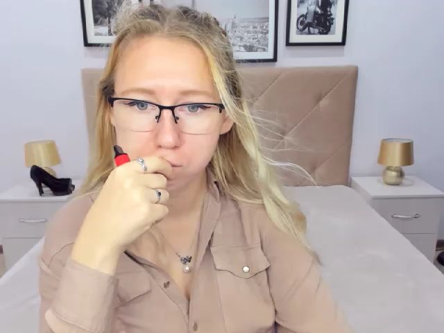 Live sex webcam photo for LizaSwan #255290116