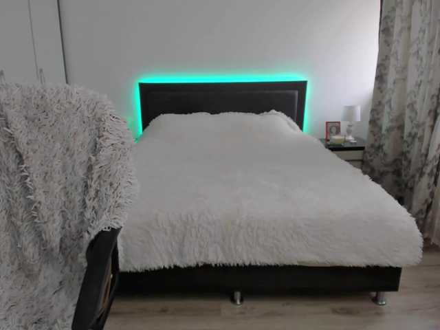 Live sex webcam photo for ElissaVibe #248360168