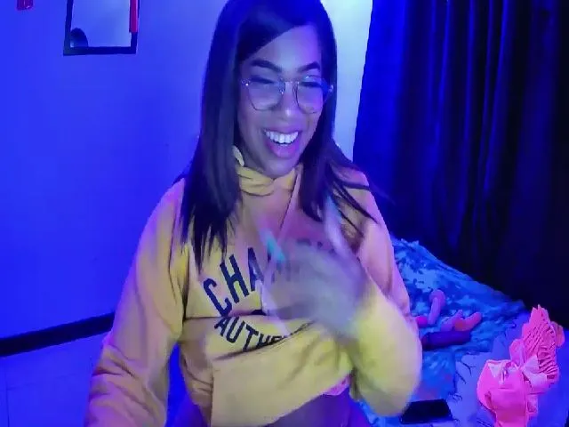 Live sex webcam photo for Brandyebony #254732234