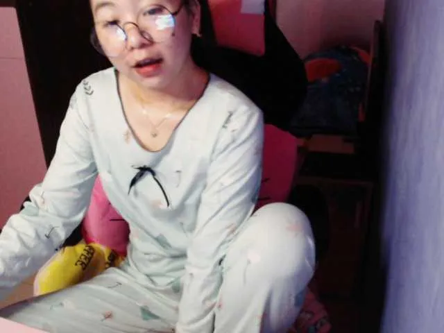 Live sex webcam photo for SassyGiirl #241343128