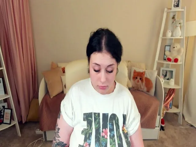 Live sex webcam photo for SerahMirabeli #259827804