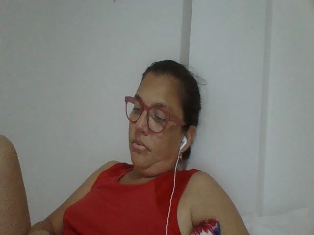 Live sex webcam photo for SweetLola01 #254994408