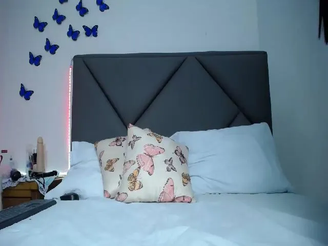 Live sex webcam photo for karolaine_20 #252387430