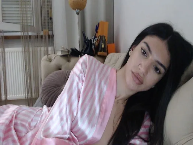 Live sex webcam photo for SashaLopez #258350406