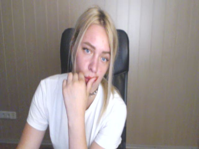 Live sex webcam photo for KetiLove_ #256586826