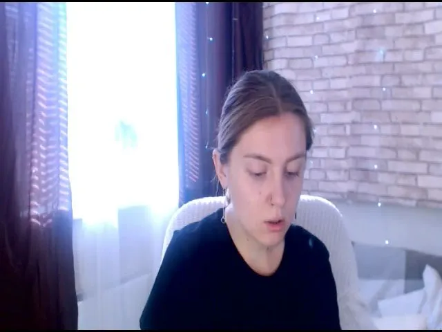 Live sex webcam photo for CumMeaRiver #258433803