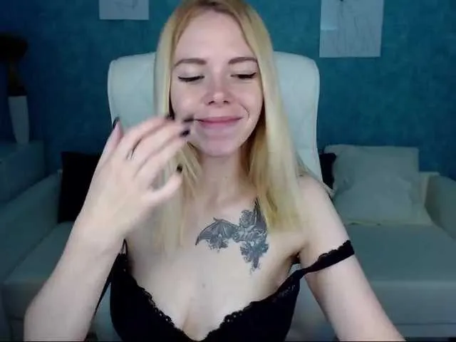 Live sex webcam photo for EmmaBryan #262640757