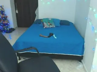 Live sex webcam photo for karinahotson1 #240876704