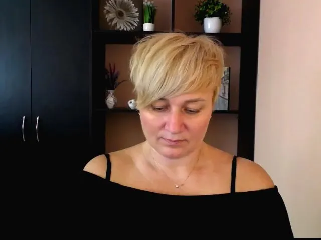 Live sex webcam photo for KailyMey #258645119