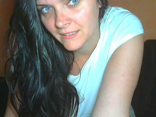 Live sex webcam photo for SexQueen1 #242254377