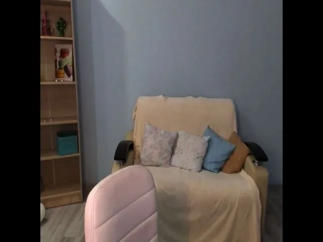 Live sex webcam photo for LuckyHoneyyy #255758053