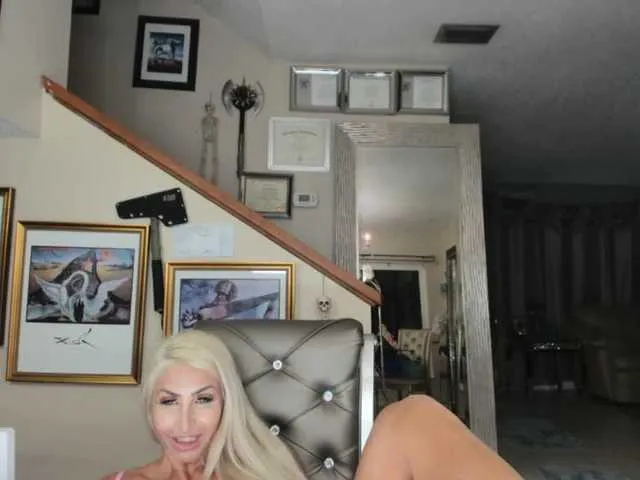 Live sex webcam photo for adrianna_fox #287953014