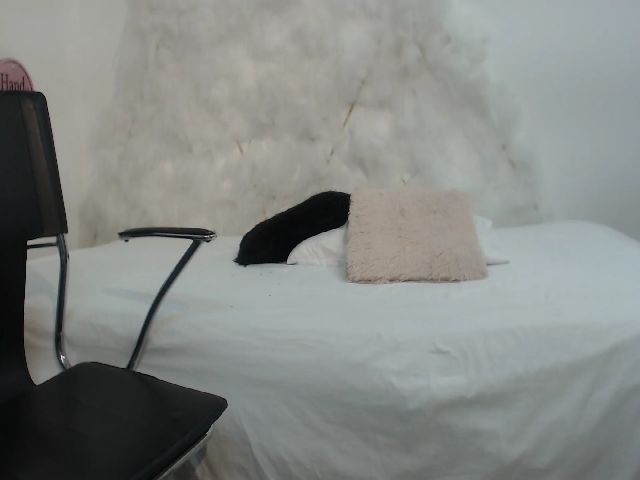 Live sex webcam photo for Alyssia_ocean #258153657