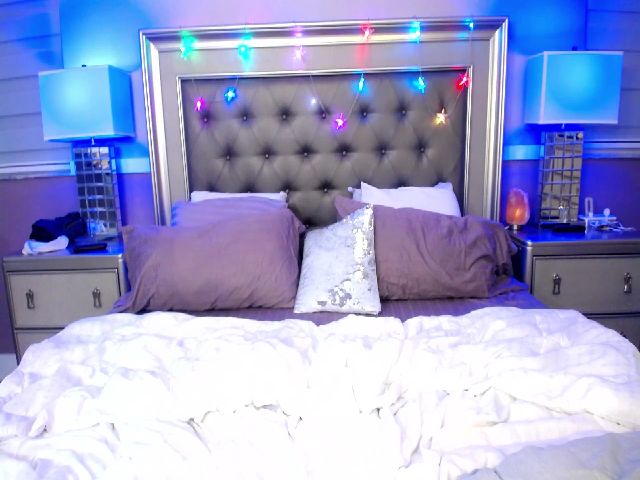 Live sex webcam photo for AngieMoore #260443072