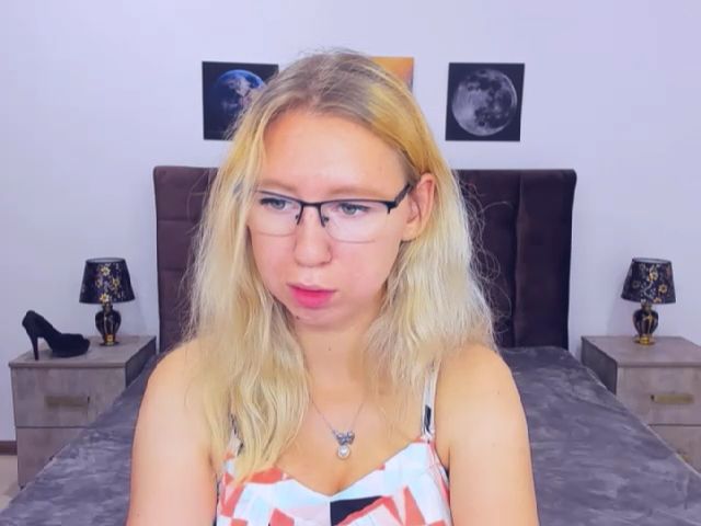 Live sex webcam photo for LizaSwan #255855707