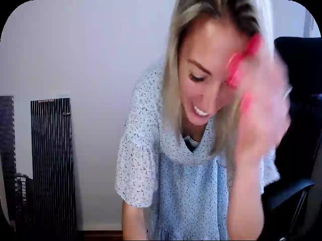 Live sex webcam photo for MornaDevis #253440357